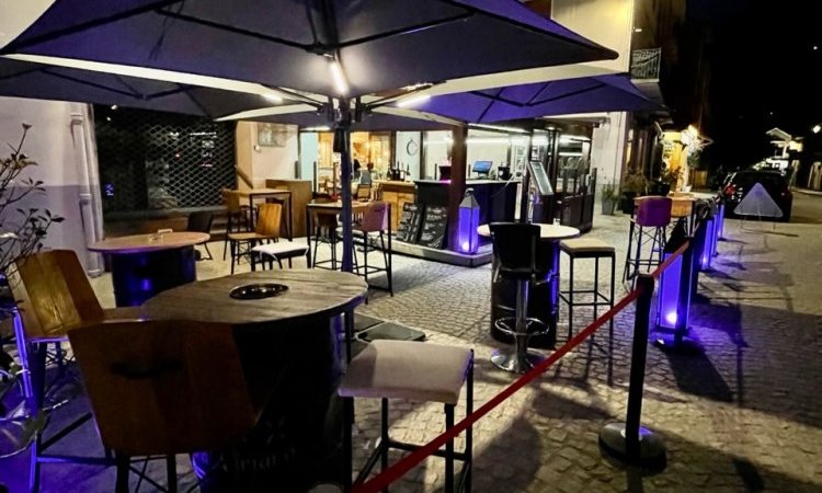  Nouvelle extension de terrasse - Le petit resto d'Adriano à Moutiers